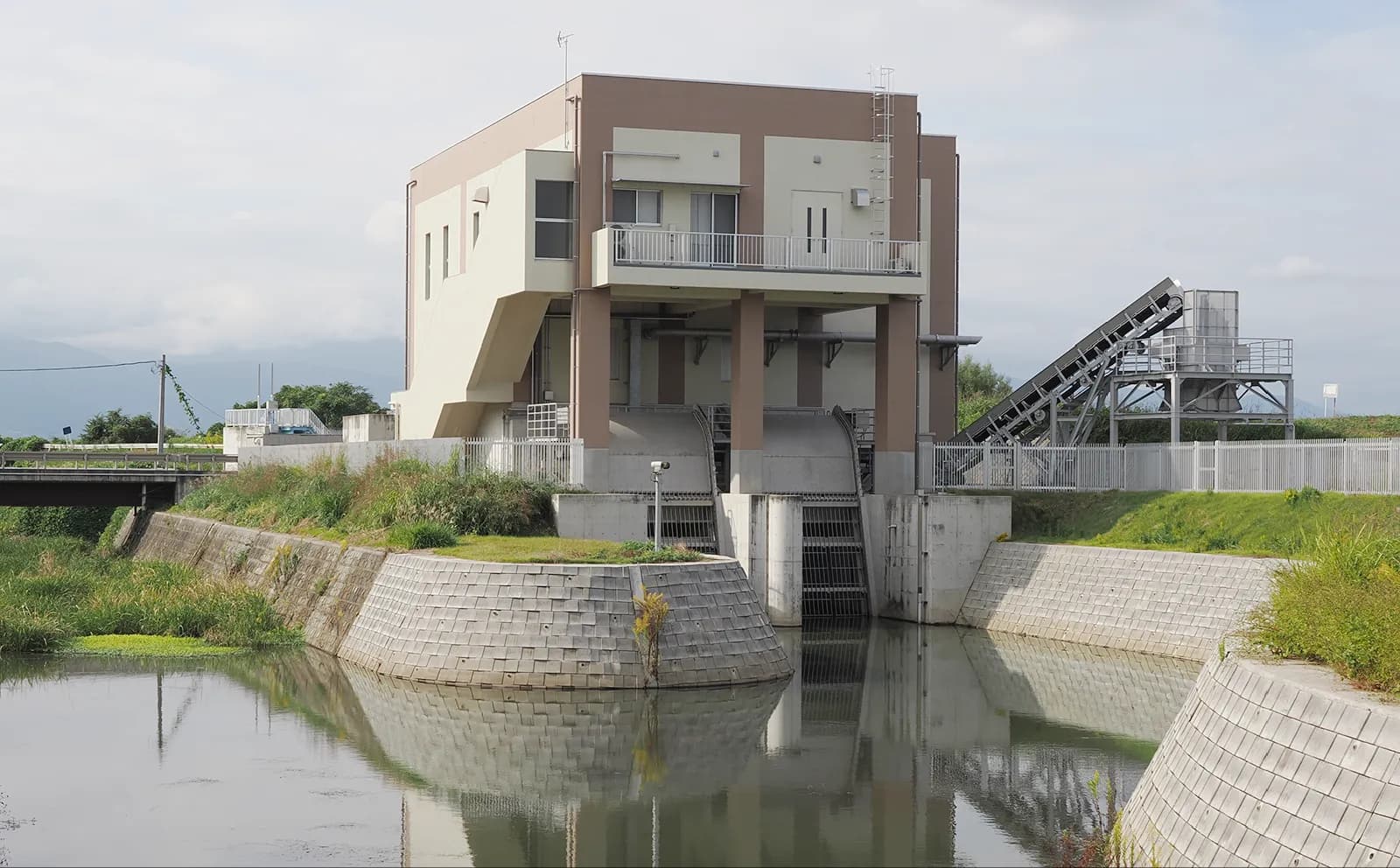 「間門川排水機場」の写真